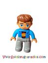 Lego Duplo männlich, dunkelblaugraue Beine, dunkle azurblaue Jacke, schwarzes Hemd, rotbraune Haare (47394pb246)